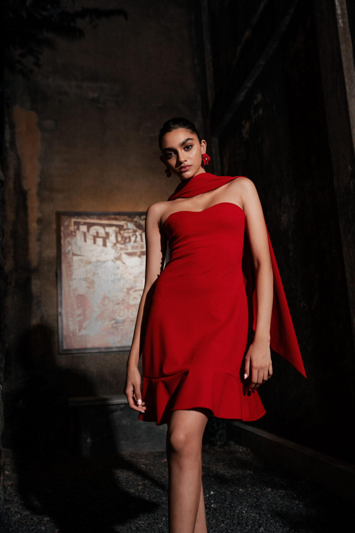 RED TUBE SHORT DRESS WITH NECK STRAP