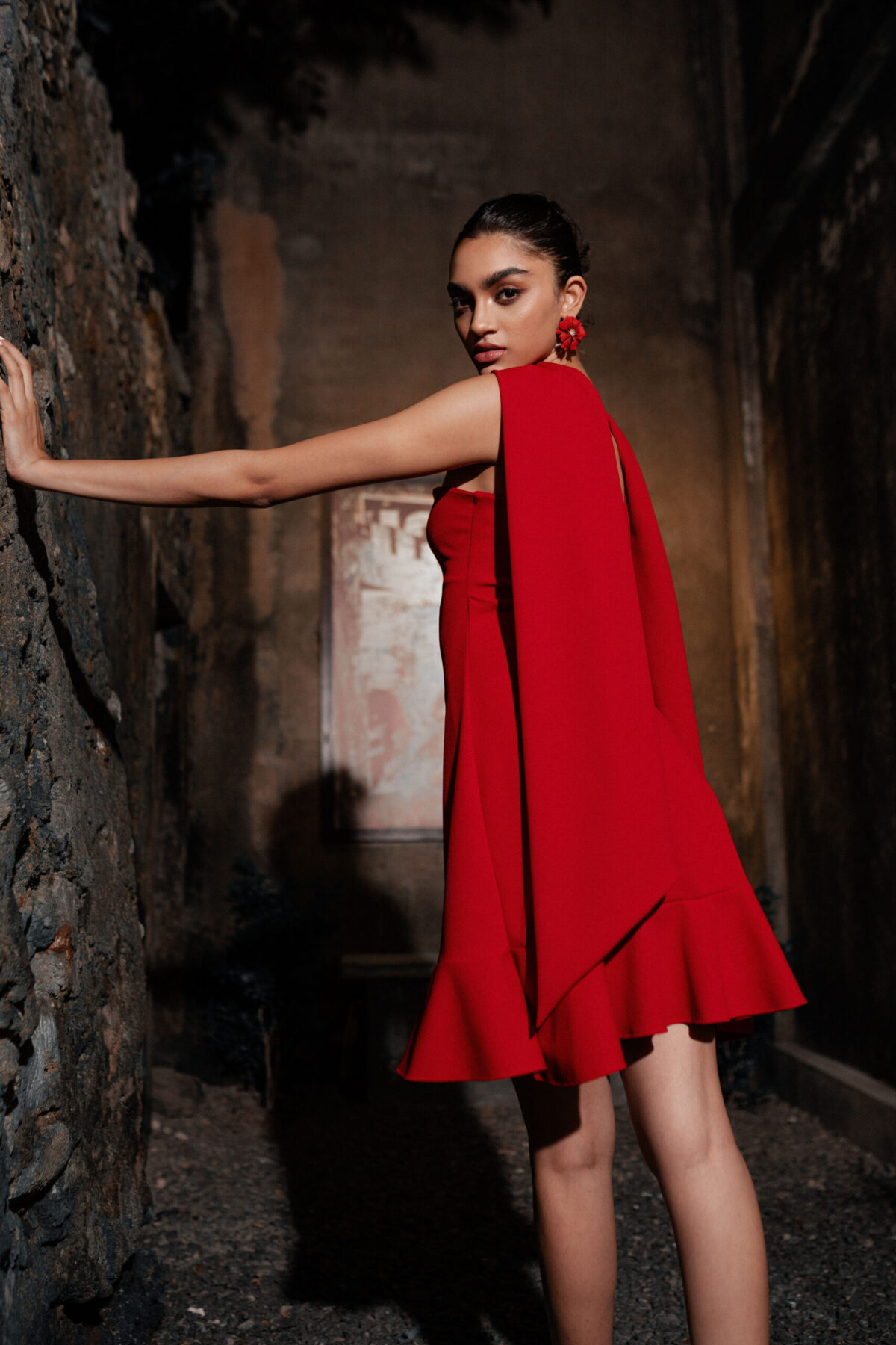 RED TUBE SHORT DRESS WITH NECK STRAP - Image 4